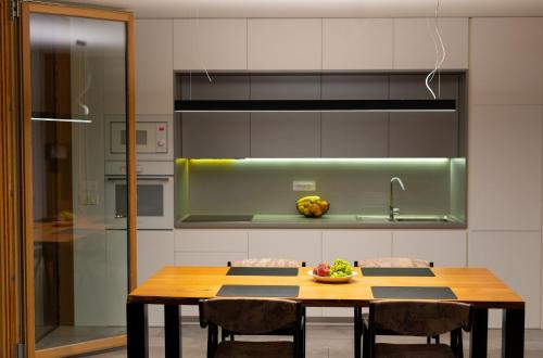 Vila Anka in สเวติ อีแวน