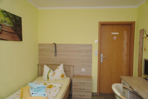 Standard Single Room with Shared Bathroom