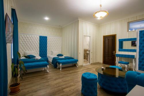 2 twin beds