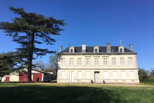 CHATEAU LES BRETTES 普睿特城堡 gîte à louer Laubardemont