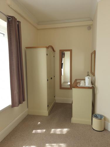 Crofton Guest House - image 9