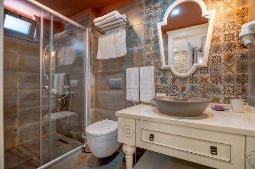 Esperanza Boutique Hotel of Lykia Esperanza Boutique Hotel of Lykia is a popular choice amongst travelers in Kas, whether exploring or just passing through. The property offers a wide range of amenities and perks to ensure you have a 