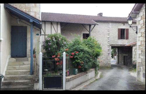 Ancien cloitre gîte à louer Cornille