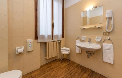 Hotel Casa Del Pellegrino - image 4