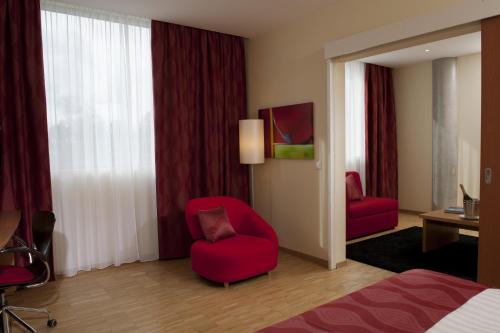 room detail thumbnail 1
