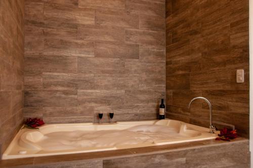Vasca idromassaggio, Toucan Platinum Suites Aparthotel in Mindo