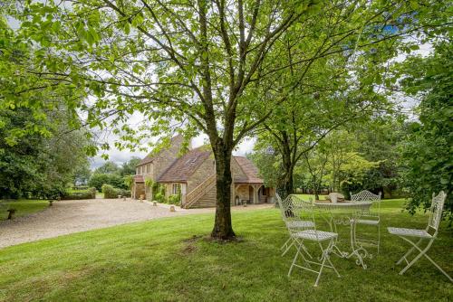 Great Ashley Farm Bed & Breakfast and Shepherds Huts