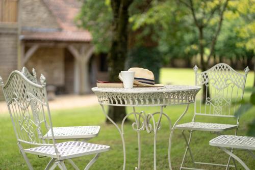 Great Ashley Farm Bed and Breakfast & Shepherds Huts - 정원