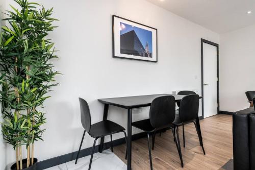 Waterfront Apartment with View of Liver Building