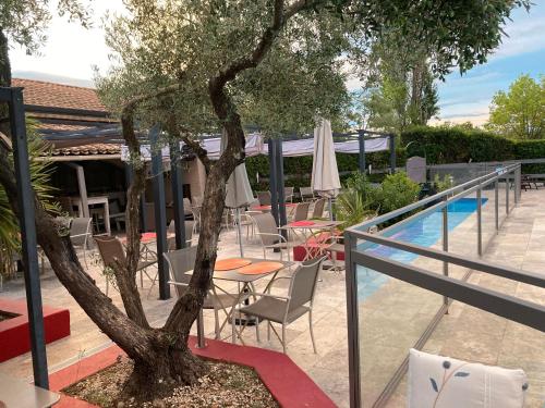 Les Aubuns Country Hotel - image 10