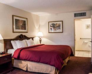 Clarion Inn & Suites Clearwater Central