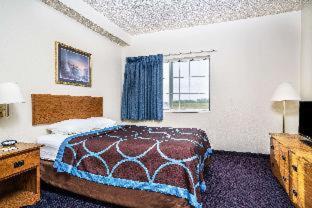 Super 8 by Wyndham Neillsville WI