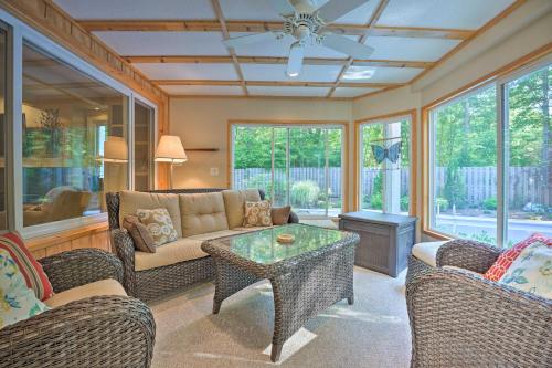 Lovely Holland Home with 1 Mile to Lake Michigan! in Muskegon