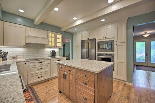Lovely Holland Home with 1 Mile to Lake Michigan! in Muskegon