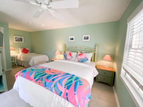 1 queen bed, 1 twin bed