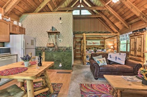 Townsend Cabin with Deck and Smoky Mountain Views - image 5