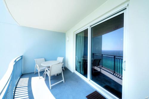 Gorgeous Oceanfront Condo with BBQ