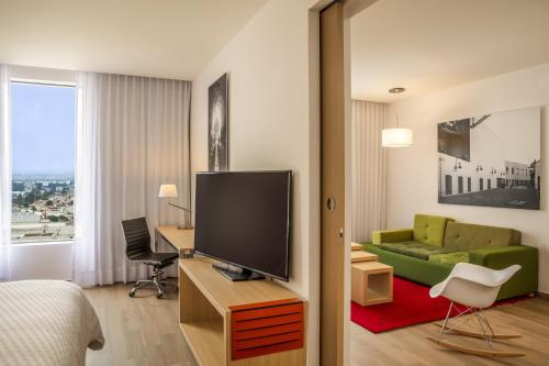 266615802 Fiesta Inn Parque Puebla