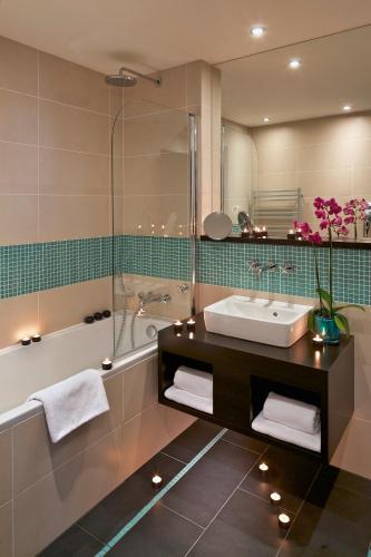 Red & Blue Design Hotel Prague - image 5