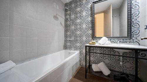 Double or twin room, deluxe, superior