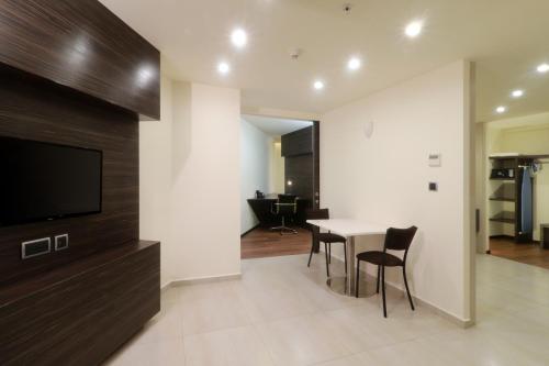 266637254 Holiday Inn Express Mexico Aeropuerto by IHG