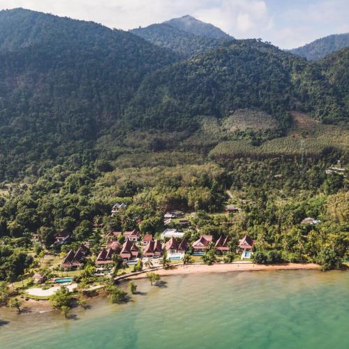 Koh Chang 6 Bedroom Villa with Private Pool and Garden in Dan Kao