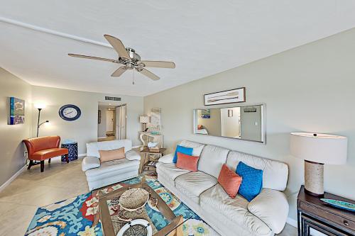 New Listing! Waterfront Condo with Pool & Dock condo - image 9
