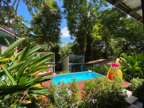 BeachBox@Koh Сhang near Wat Salak Phet Temple