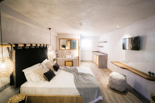 Deluxe Studio Semi-basement  room in Sunrise Village Hotel Apartments