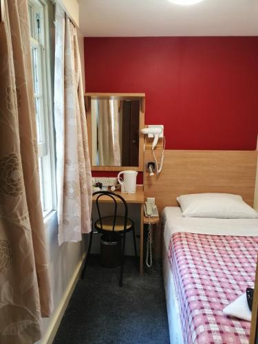 Colliers Hotel - image 10