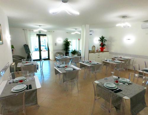 Ресторан, Hotel Aurora in Варацце