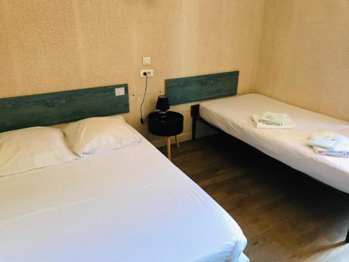 1 double bed, 1 twin bed