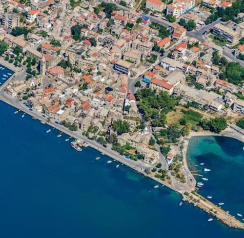 apartments TONI with free parking Kastela