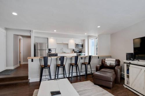 Beautifully Renovated 2 Bedroom Gold Camp Condo! - image 2