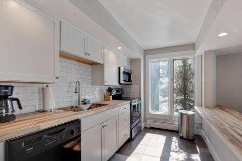 Beautifully Renovated 2 Bedroom Gold Camp Condo! - image 3