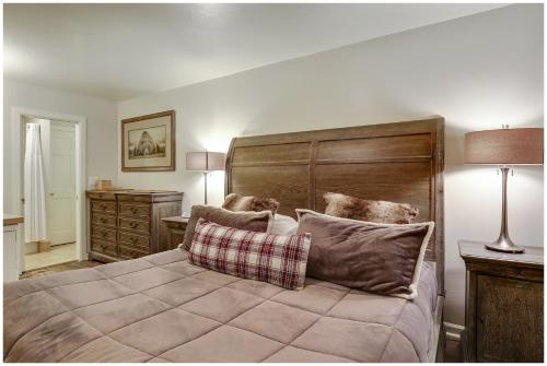 Longbranch Luxury-3 BDR Condo in Historic District - image 5