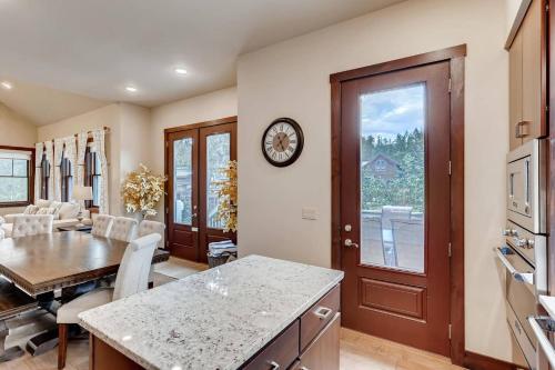 Lovely 4BR Home off Main St-5 min walk to Gondola - main image