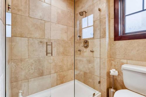 Lovely 4BR Home off Main St-5 min walk to Gondola - image 8