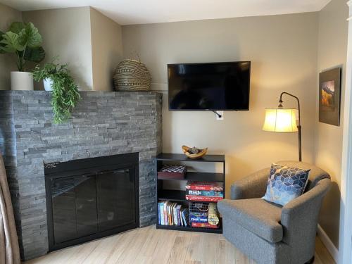 Updated Downtown Condo-Walk Everywhere & Parking! - main image