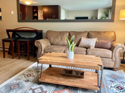 Updated Downtown Condo-Walk Everywhere & Parking! - image 3