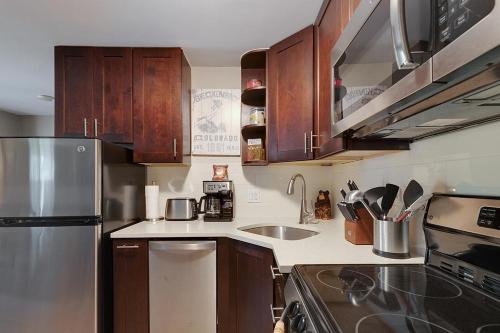 Updated Downtown Condo-Walk Everywhere & Parking! - image 4