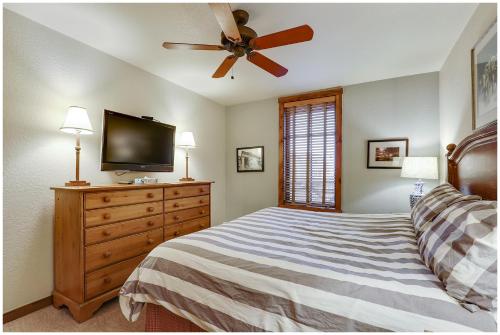 2 BDR Main St Station Condo - All the Amenities - image 2