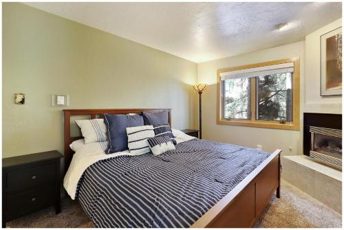 Lance's West 2BDR and Loft- Very Walkable - image 4