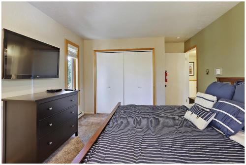Lance's West 2BDR and Loft- Very Walkable - image 5