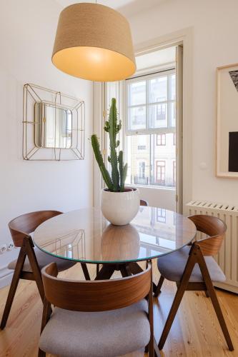 BOUTIQUE Rentals- THE RIBEIRA***** Apt great views, Porto (photo 3)