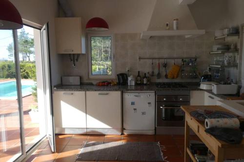 Facilities, Casa Colina, walking distance to Arrifana Beach in Picao