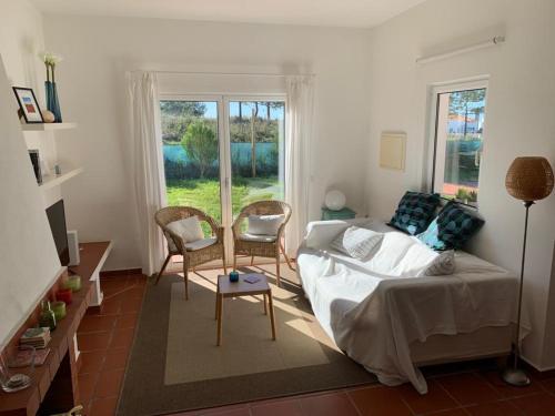 Casa Colina, walking distance to Arrifana Beach in Picao