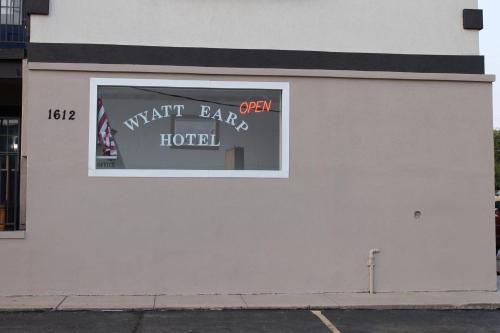 Wyatt Earp Hotel - 출입구