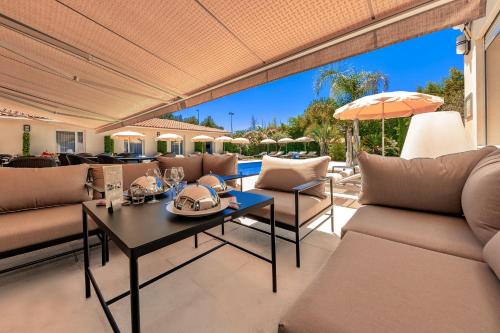 Pub/salong, Villa Sophia in Mougins