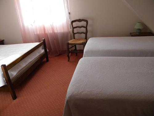 1 queen bed, 2 twin beds
